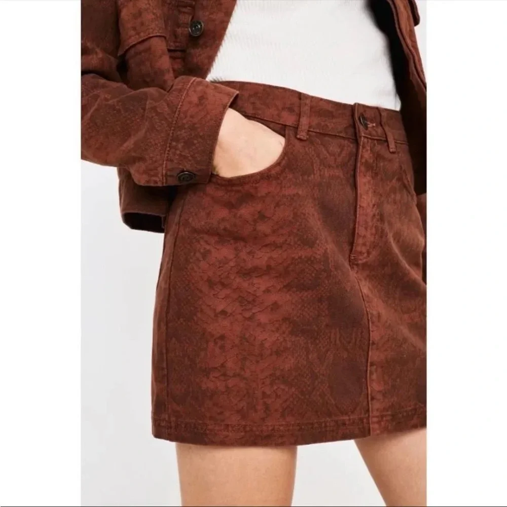 ✨NWT Urban Outfitters BDG Burnt Orange Snakeskin Mini Skirt Women's Size Small